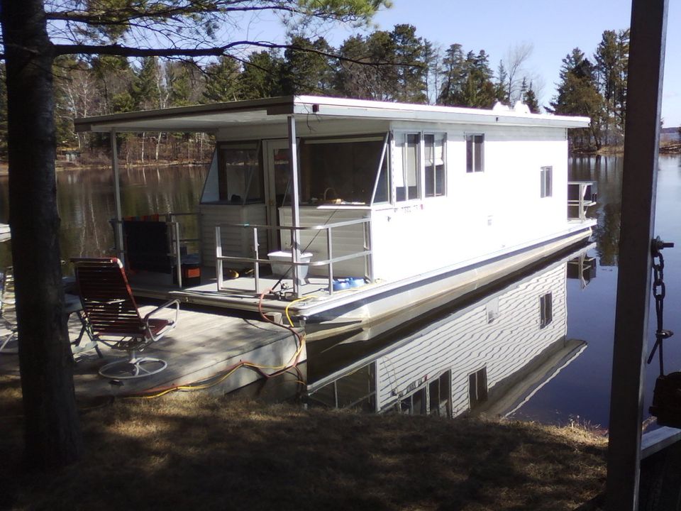 House Boats Rugged River Resort